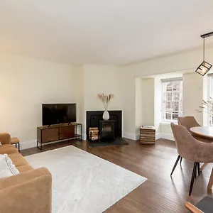 Guestready - Elegant 2br Period Flat In Oldtown Apartment Edinburgh